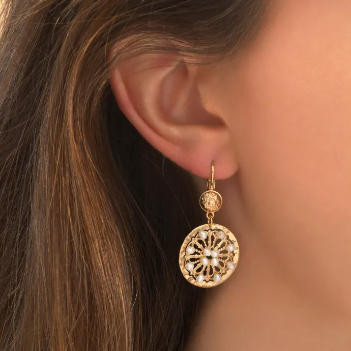 Angelique round sleeper earrings - white Dormeuses