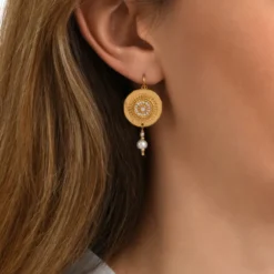 Best Dakota fine sleeper earrings - pearl Dormeuses