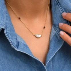 Hot Lhasa pendant necklace - garnet and mother-of-pearl Sautoirs & Colliers Longs|Pendentifs Et Médailles