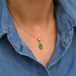 Lhasa pendant necklace - green Sautoirs & Colliers Longs|Pendentifs Et Médailles