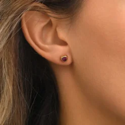 Outlet Lhasa pierced stud earrings in gold-tone metal and mother-of-pearl - red Percées / Tiges