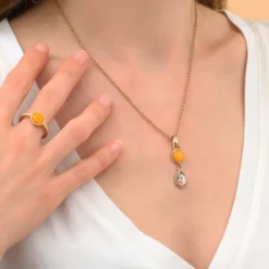 Online Louise pendant necklace - orange Sautoirs & Colliers Longs|Pendentifs Et Médailles