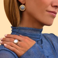 Outlet Louise sleeper earrings - white Dormeuses