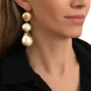 Hot Lucy pearl sleeper earrings - white Dormeuses
