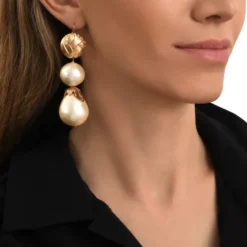 Hot Lucy pearl sleeper earrings - white Dormeuses