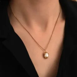 Lucy pendant necklace in fine gold-plated metal and cotton pearl - white Sautoirs & Colliers Longs|Pendentifs Et Médailles