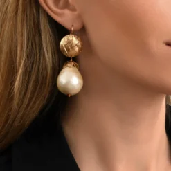 Lucy thin sleeper earrings - white Dormeuses