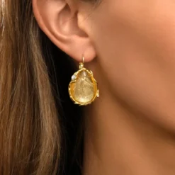 Hot Oceane drop sleeper earrings – white Dormeuses