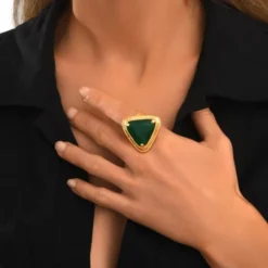 Hot Wide adjustable triangular ring by Byzantium – green Bagues Ajustables|Bagues Grandes Tailles